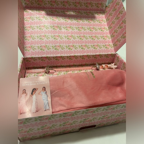 The Stanley x LoveShackFancy Quencher | 40 OZ - Blooming Heirloom - Picture 9 of 9